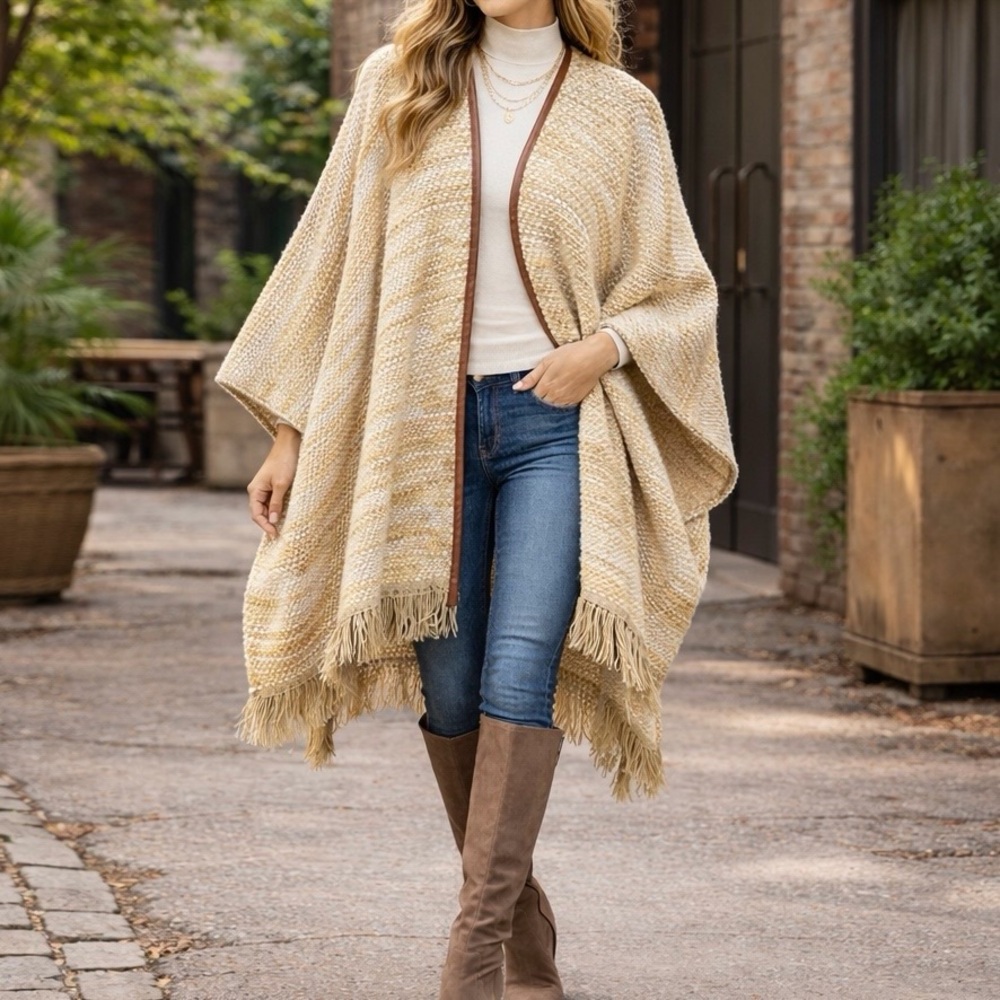 BCBG Max Azria Women’s Poncho Cape OS Cream Boucle Knit Fabric Gold Thread